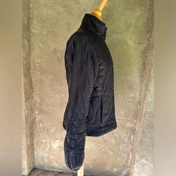 Patagonia woman’s light weight puffer  jacket - Picture 4 of 12